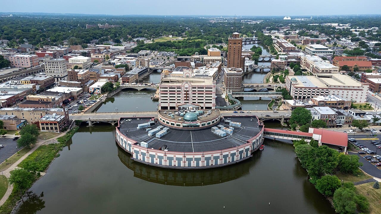 City in Illinois, United States — Aurora, IL