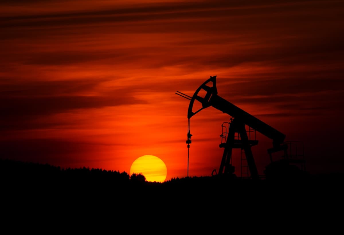 Oil pump jack silhouette against red sunset — Bakersfield, CA